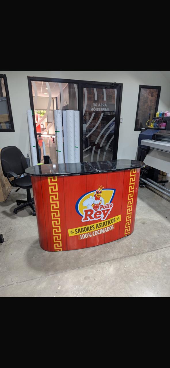 Mostrador Promocional Curvo — vista 1